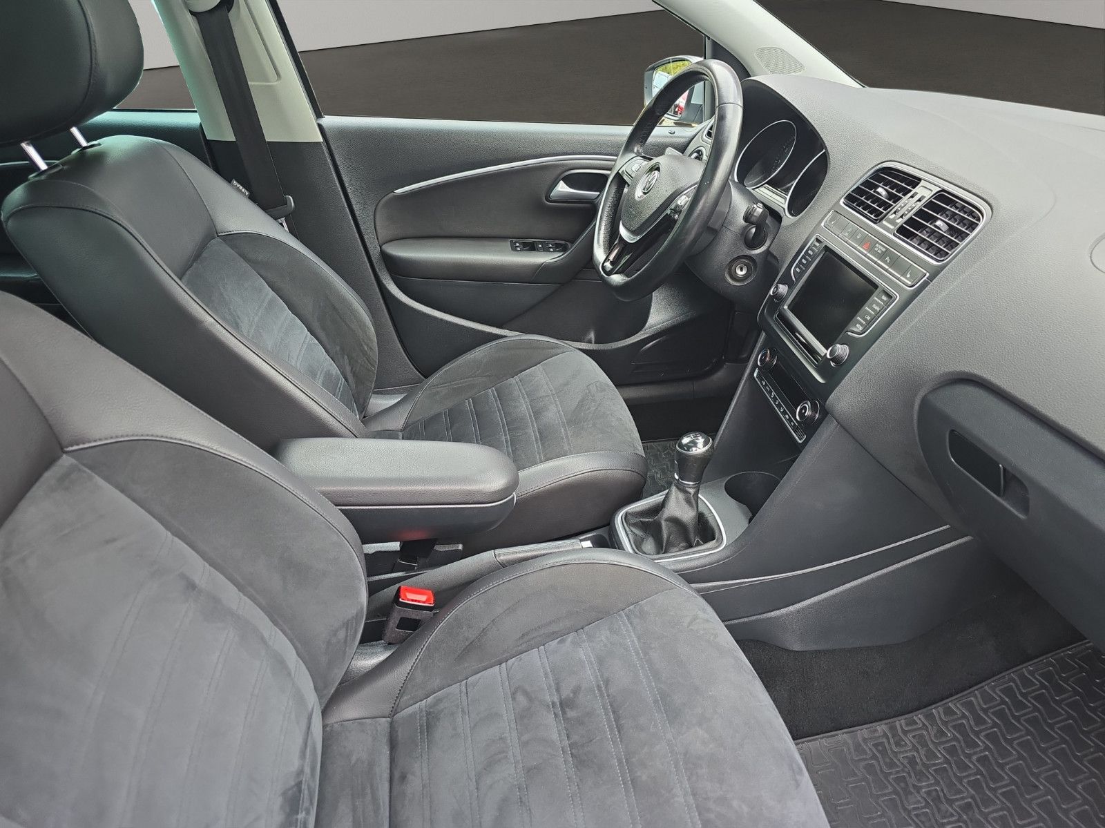 Fahrzeugabbildung Volkswagen Polo V Comfortline NAVI/ RÜCKFAHRKAMERA/ SHZ