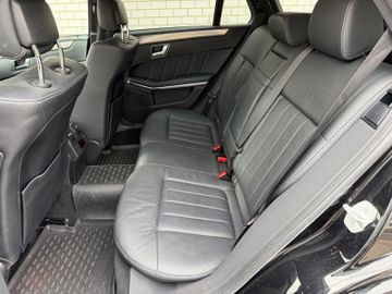 Mercedes E 220 - 12