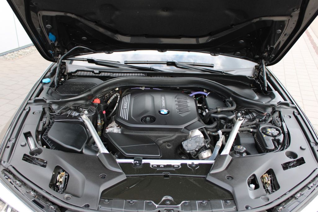 BMW 520d xDrive Touring AUT LED AHK NAVI LEDER LIVE