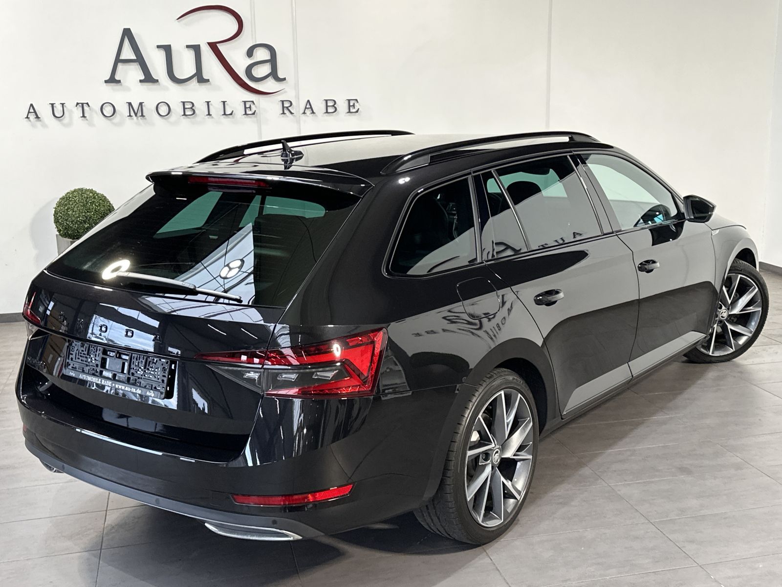 Fahrzeugabbildung SKODA Superb Combi 2.0 TDI DSG Sportline NAV+LED+VCOCK