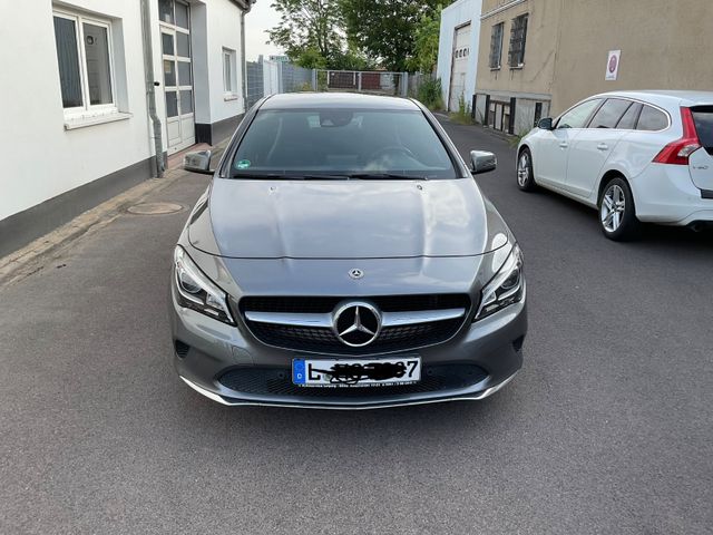 MERCEDES-BENZ CLA 180 Urban Edition
