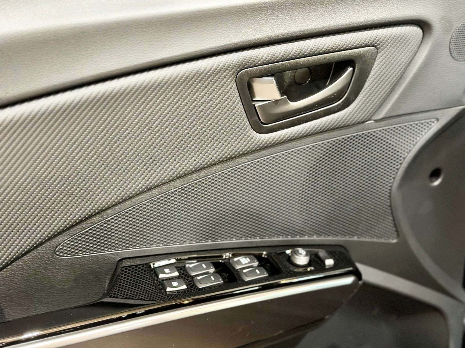 Fahrzeugabbildung Ssangyong Tivoli Amber 1,5P 2WD