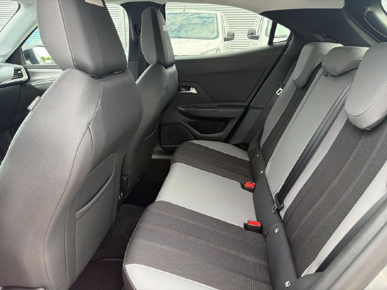 Fahrzeugabbildung Opel Mokka Elegance