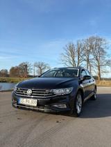 Volkswagen Passat 2.0 TDI SCR 140kW DSG Highline Varian... - VW Passat Gebrauchtwagen in Osnabrück