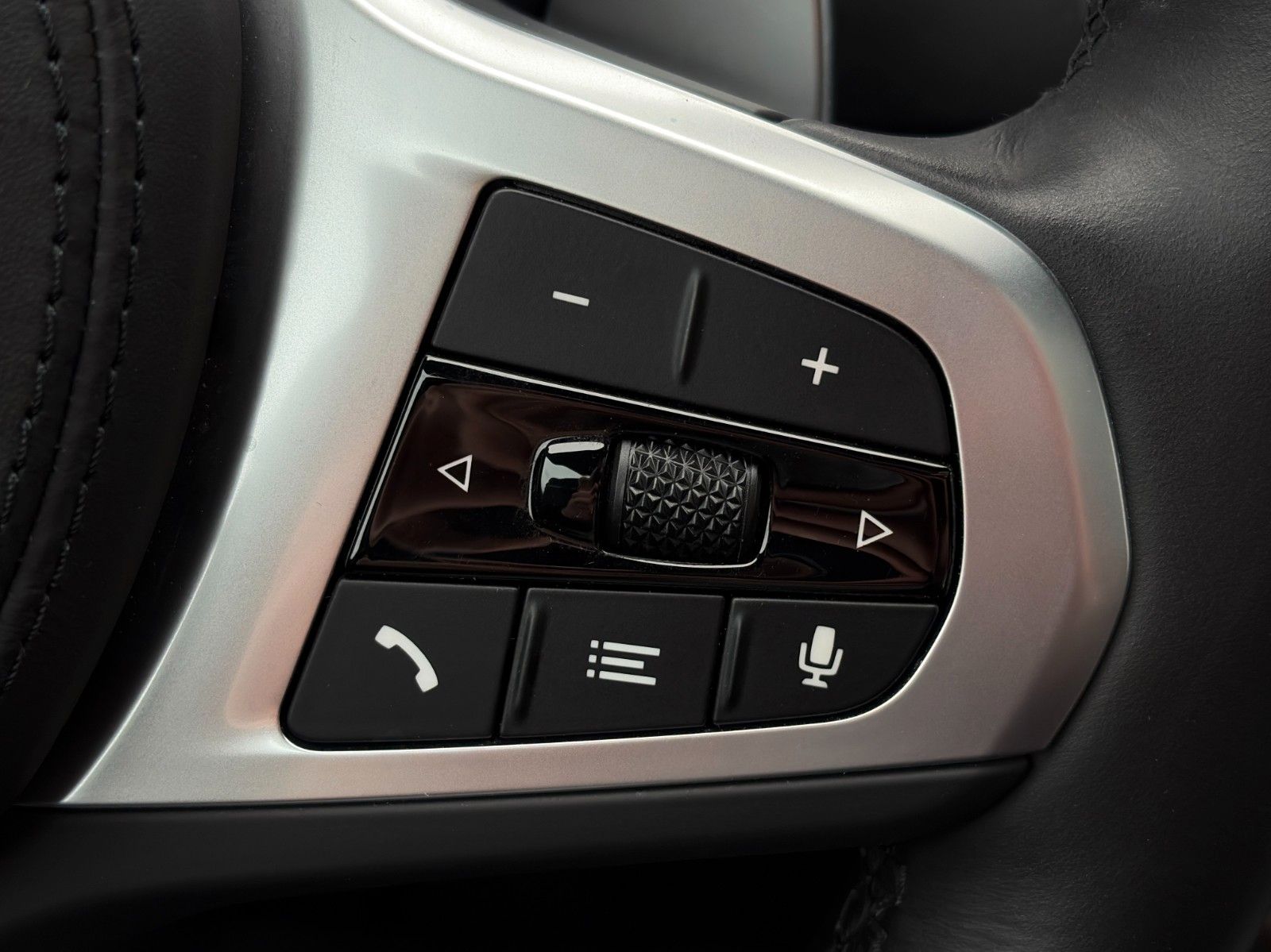 Fahrzeugabbildung BMW M550i xDr M Sport Pro Laser HuD 360° StdHzg GSD