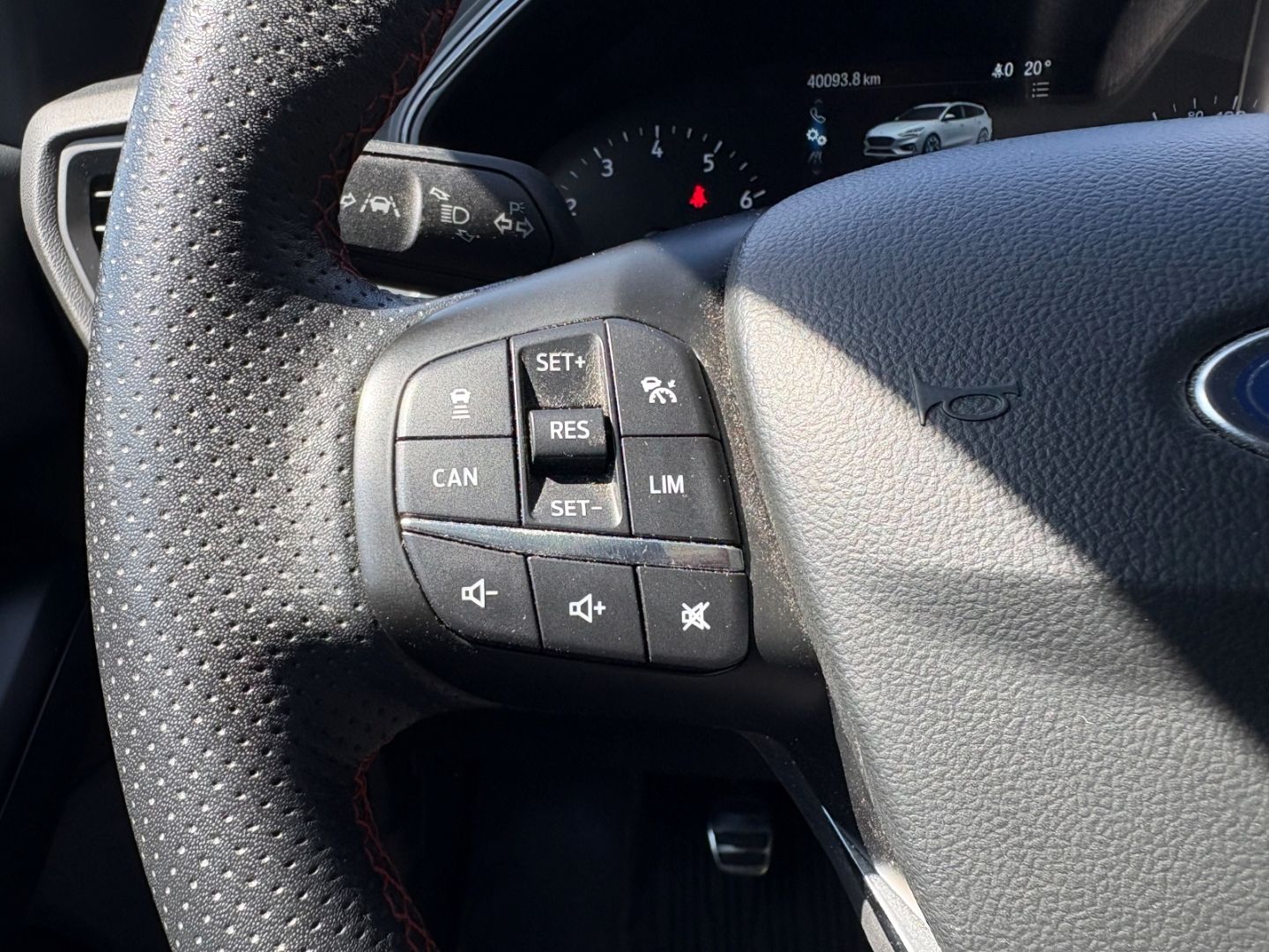 Fahrzeugabbildung Ford Focus Turnier ST-Line LED Kamera HeadUpDisplay