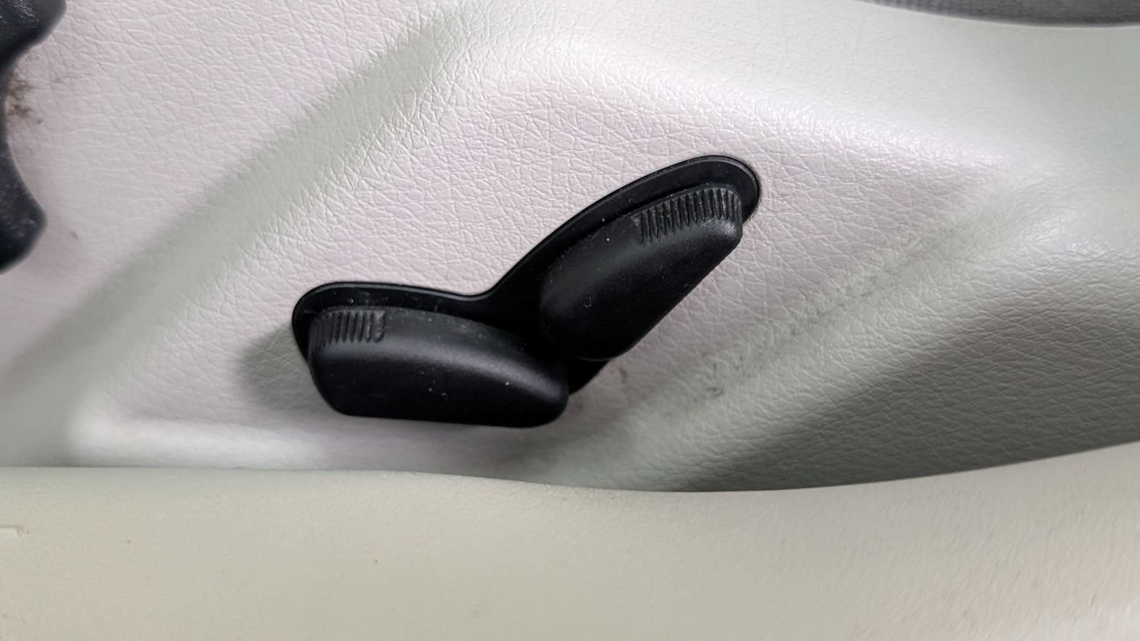 Fahrzeugabbildung Mercedes-Benz C 180 HU/AU bis 12.27 * Sitzhzg. * Schiebedach *
