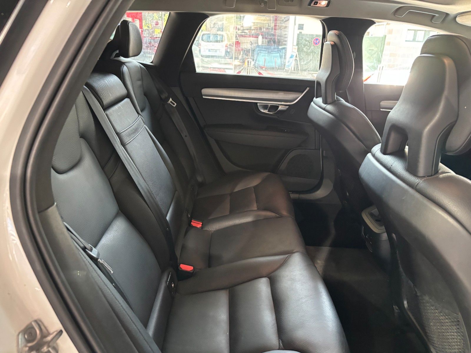 Fahrzeugabbildung Volvo V90 Momentum /KAMERA/PANO/AHK/SHZ/ACC++/LED