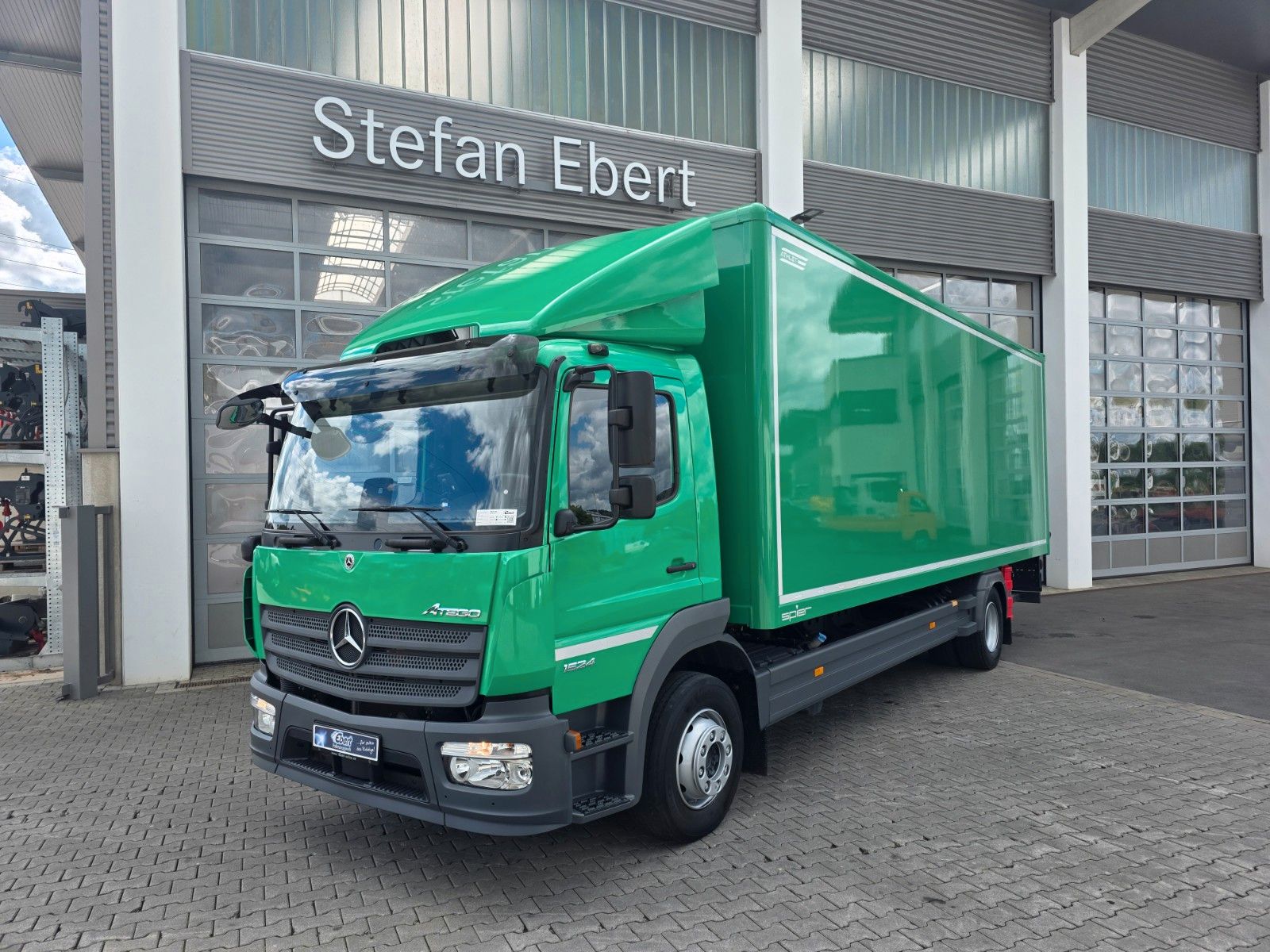 Fahrzeugabbildung Mercedes-Benz Atego 1524 L LBW 2.000kg Tür Kamera Spoiler