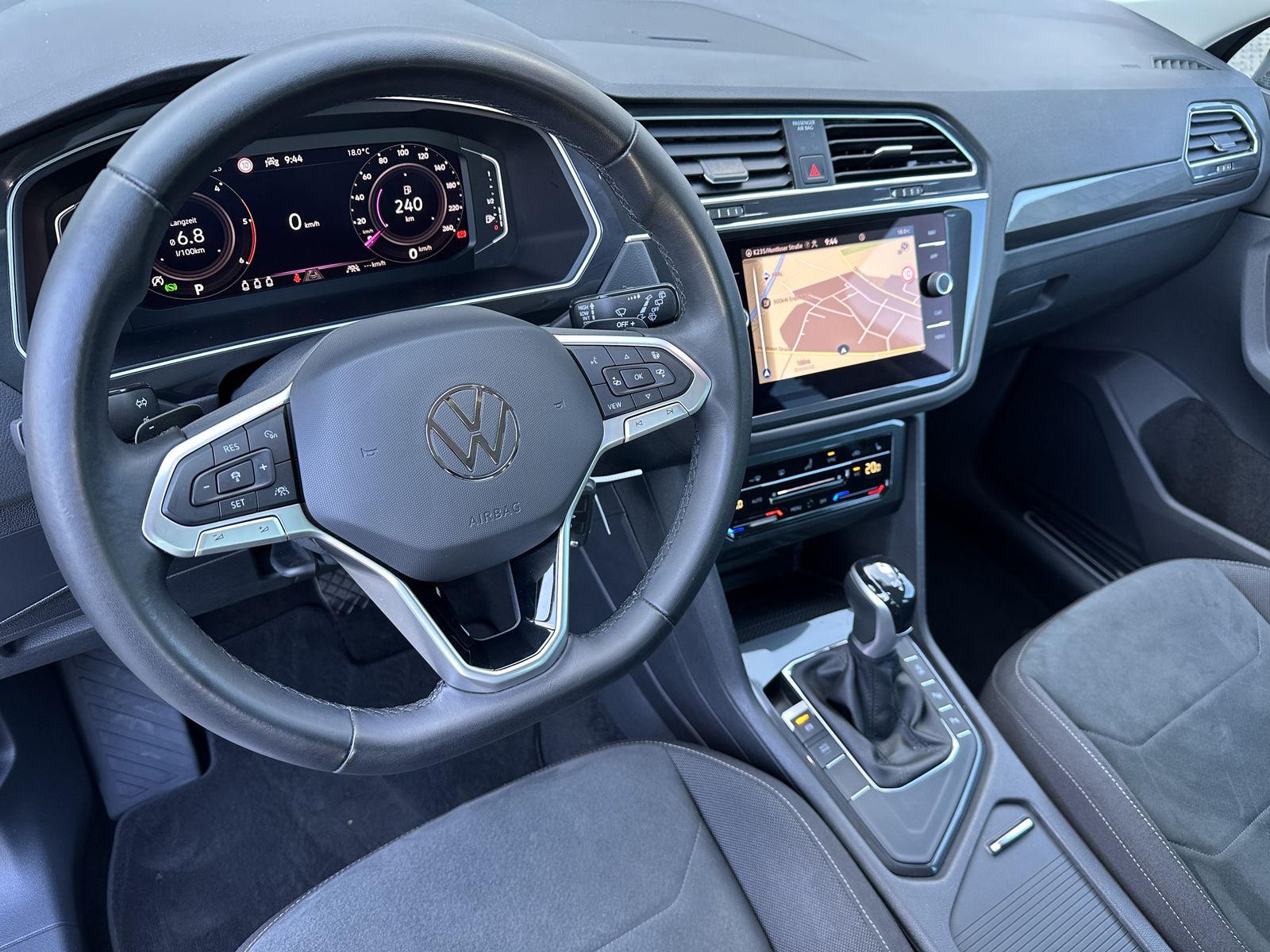 Fahrzeugabbildung Volkswagen Tiguan 2.0 TDI DSG Elegance NAV+LED+ACC+AHK+SHZ
