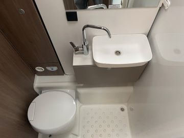 Carado T 338 Edition AUTOMATIK OHNE Hubbett NAVI XENON