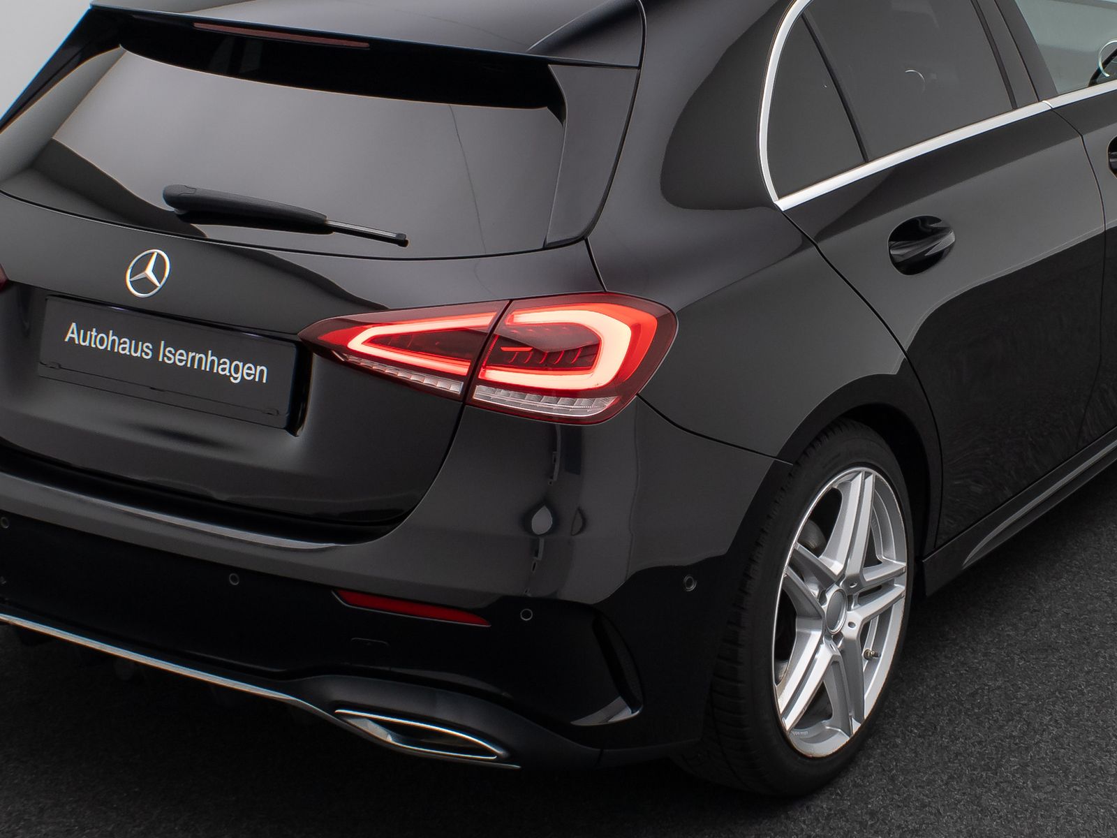 Fahrzeugabbildung Mercedes-Benz A250 AMG Line Kamera AHK Alarm Sportsitz 18Zoll