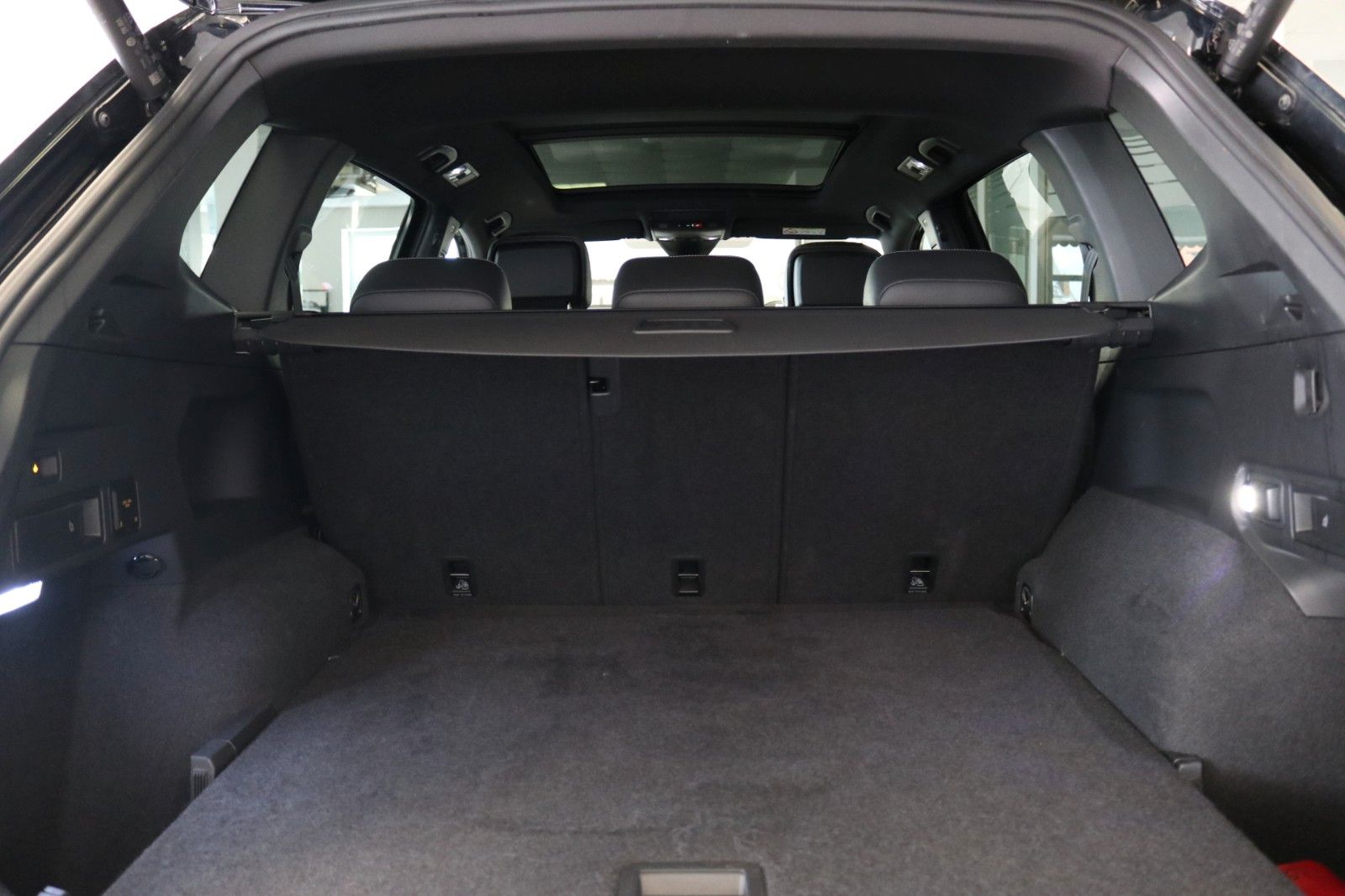 Volkswagen Tiguan Allspace R-Line AHK DCC 360° HUD Pano ACC foto 8