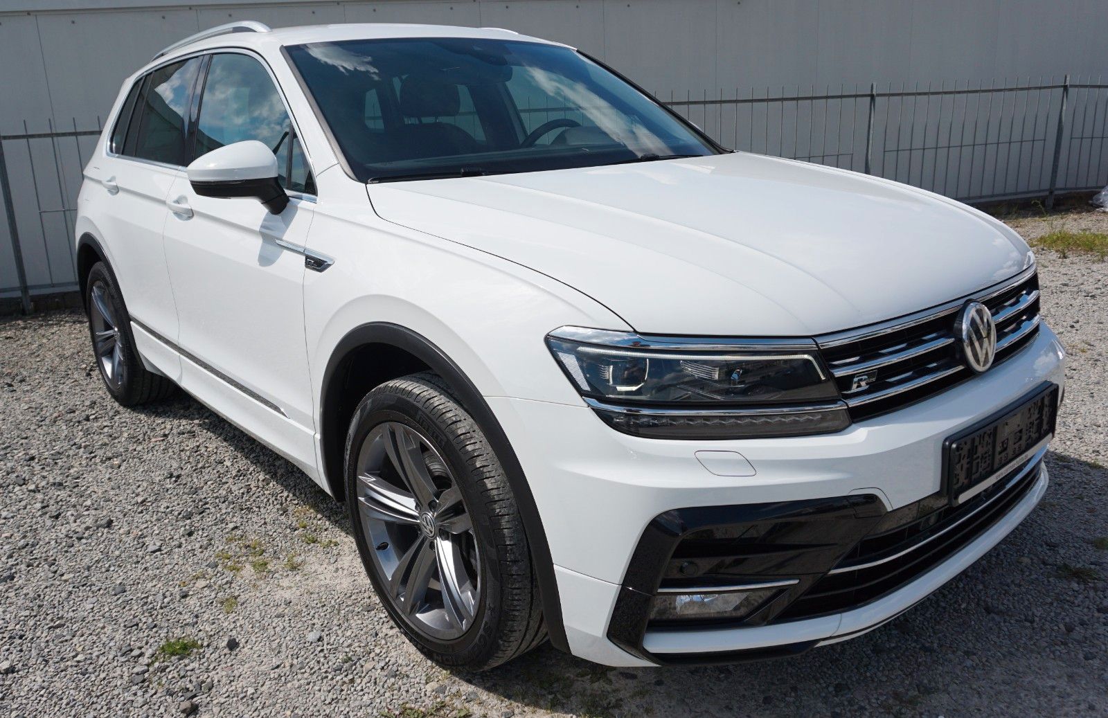 Fahrzeugabbildung Volkswagen Tiguan 4M R-Line Navi,LED,ACC,DCC,Kamera,Head Up