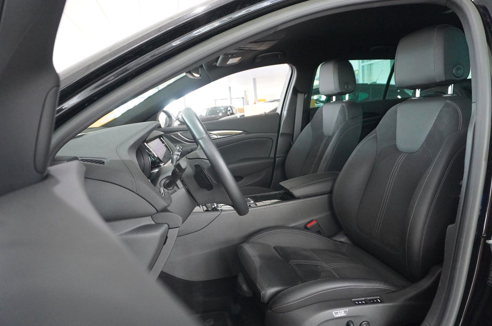 Fahrzeugabbildung Opel Insignia B ST 2.0D ULTIMATE NAVI/LED/OPC/VIRTU.