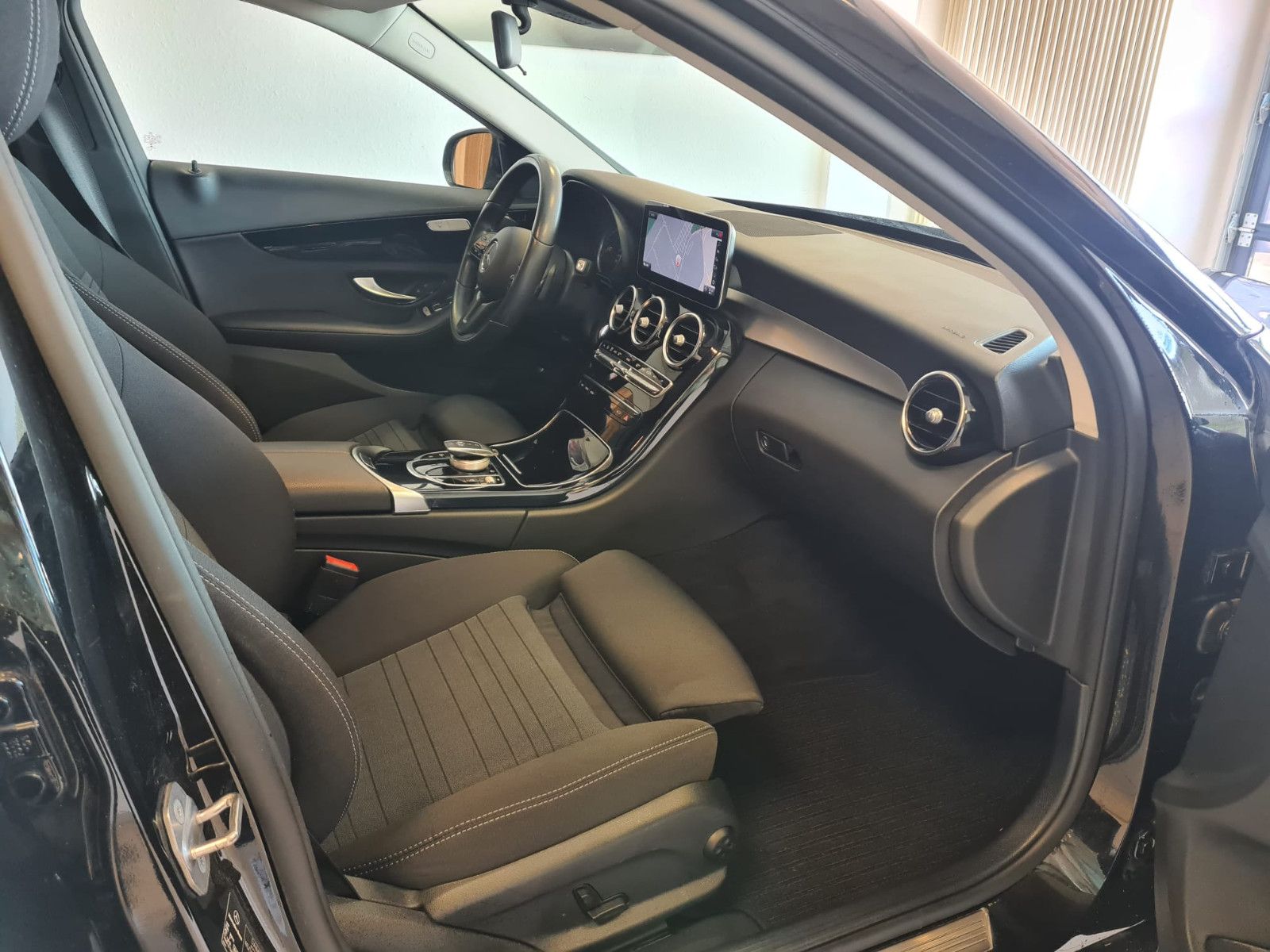 Fahrzeugabbildung Mercedes-Benz C 200 T-Modell / NAVI / KAMERA / LED HIGHTPERFOR