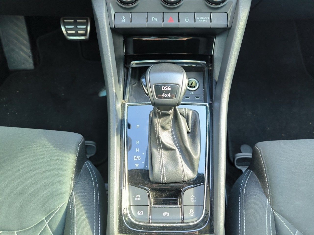 Fahrzeugabbildung SKODA Karoq Sportline 4x4 DSG,Navi,LED,SHZ