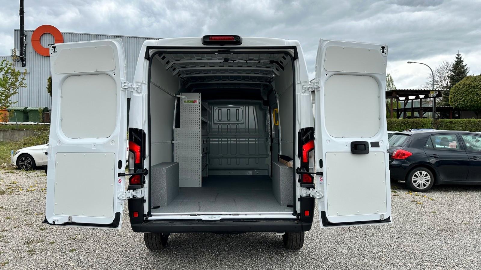 Car Image 37
