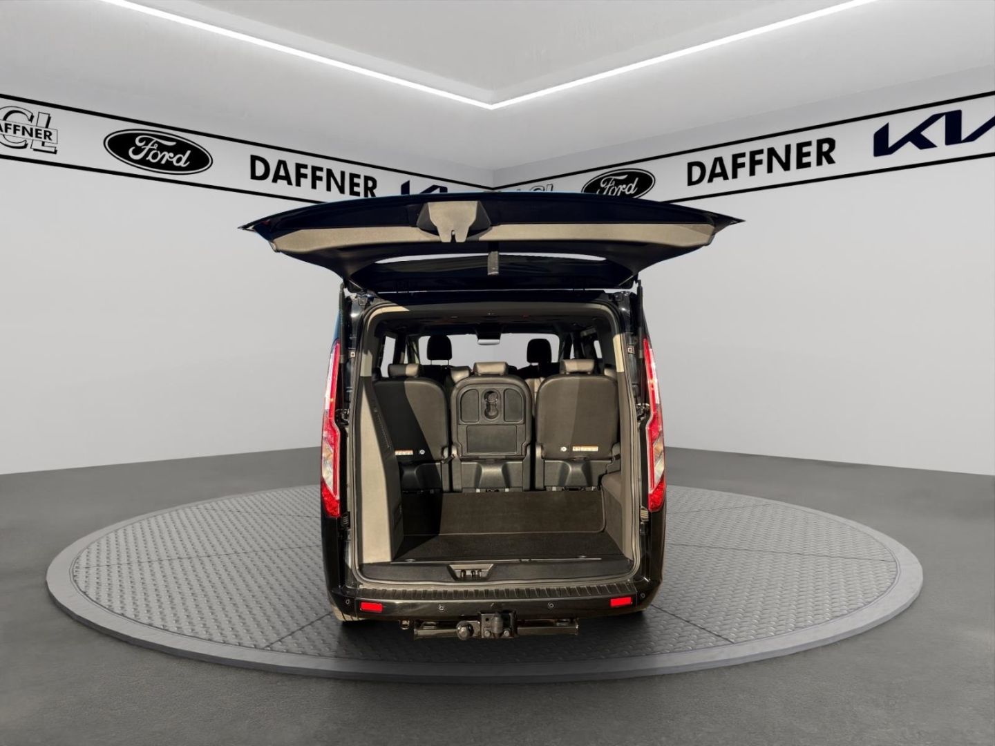Fahrzeugabbildung Ford Tourneo Custom Kombi 320 L1 Titanium X Kamera AH