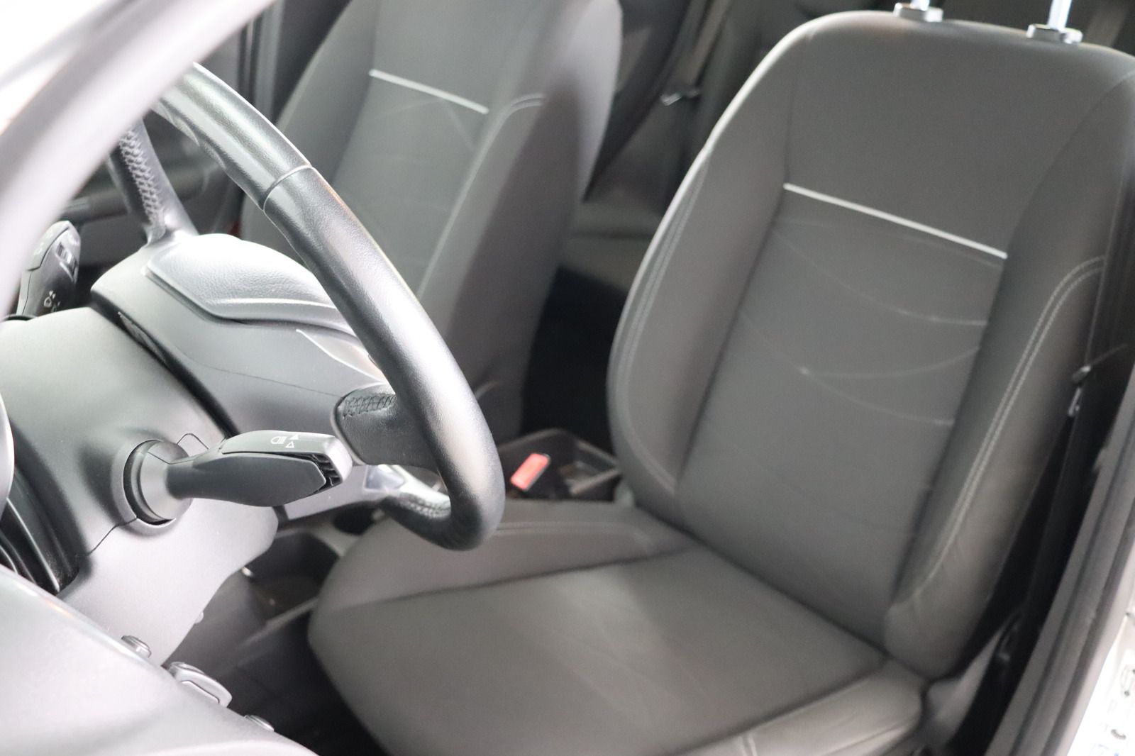 Fahrzeugabbildung Ford Fiesta 1.25l Duratec DOHC EFI * beh.FS * SHZ * T