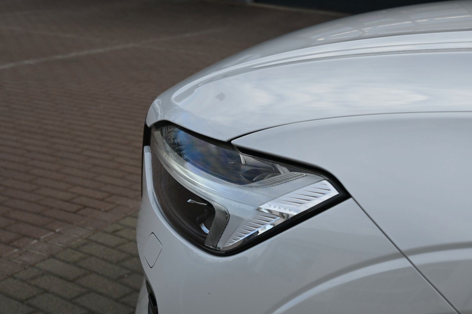 Fahrzeugabbildung Volvo XC60 B4 Ultimate Dark AWD*LUFT*360°*SDTHZG*LED