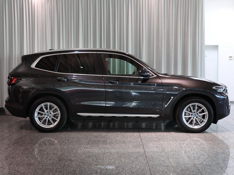 BMW X3 xDrive30e LKHZ DrivAssProf LED HIFI Memo. foto 2