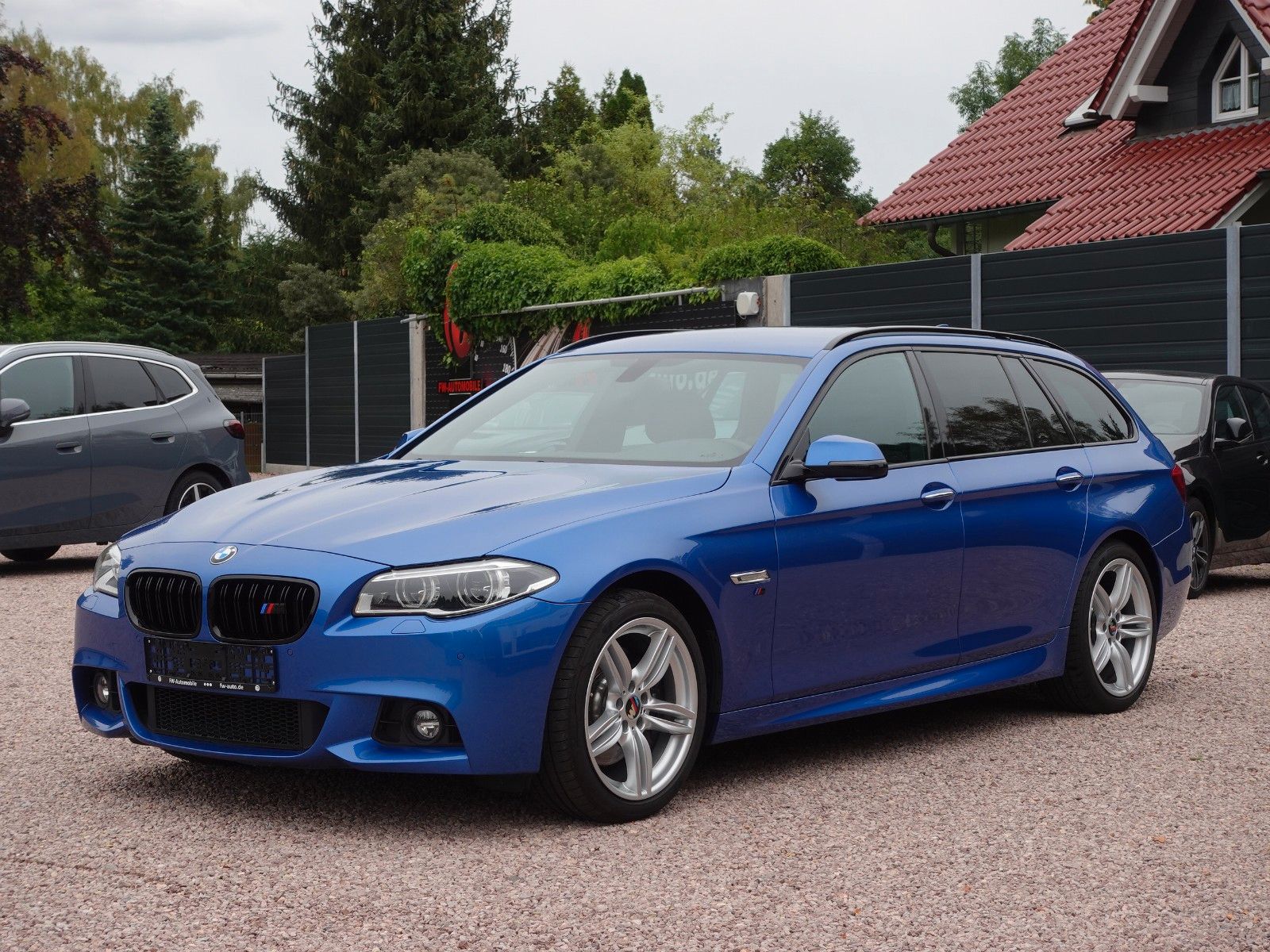 Fahrzeugabbildung BMW 530d xDrive Touring A M Sportpaket Navi/LED/19"/