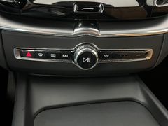 VOLVO XC60 Momentum / NUR 61.tKM / 1.HD / GARANTIE / VOLVO XC60 Momentum / NUR 61.tKM / 1.HD / GARANTIE /