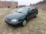 Toyota Avensis 1.6 Limousine/ Klima - gebrauchte Toyota Avensis aus dem Jahr 2001