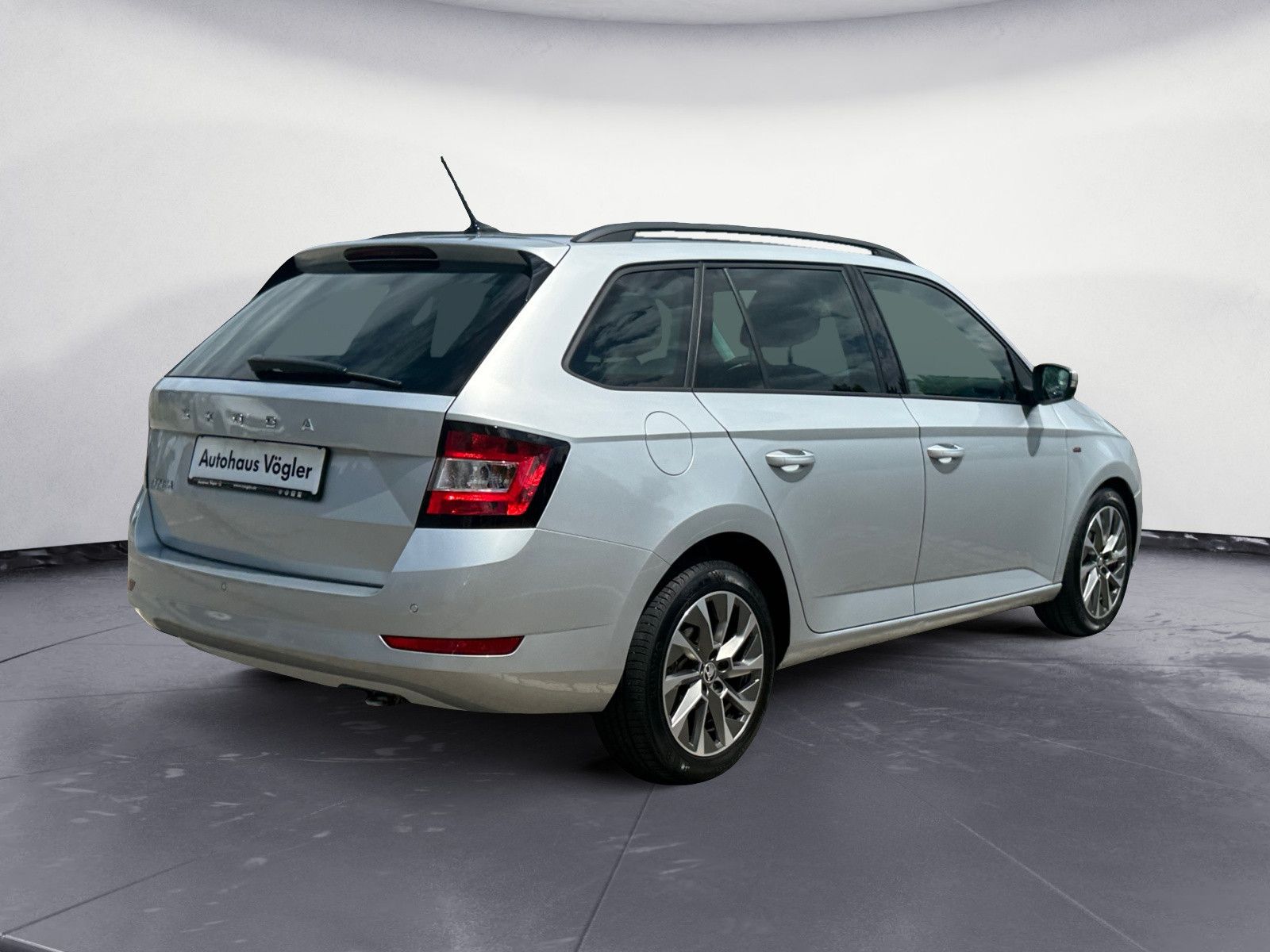 Fabia Combi CLEVER CarPlay AHK ACC Sitzheizung