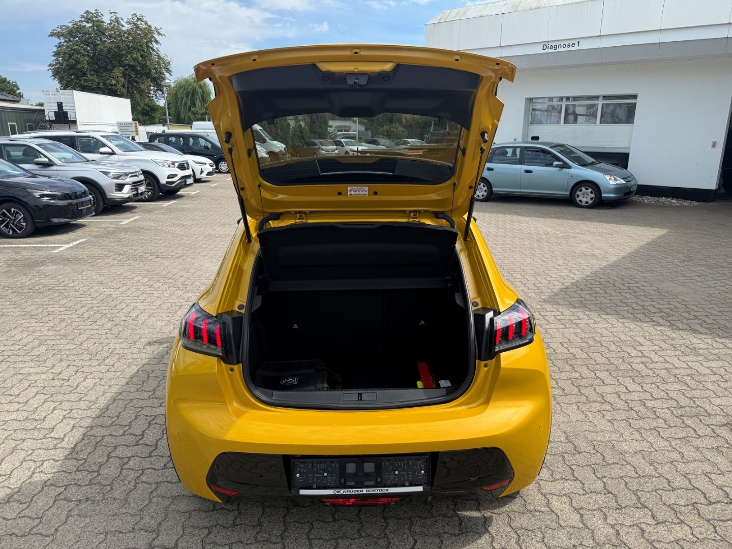 Fahrzeugabbildung Peugeot 208 -e Allure Pack SHZ+Kamera+11KW Schnelllader