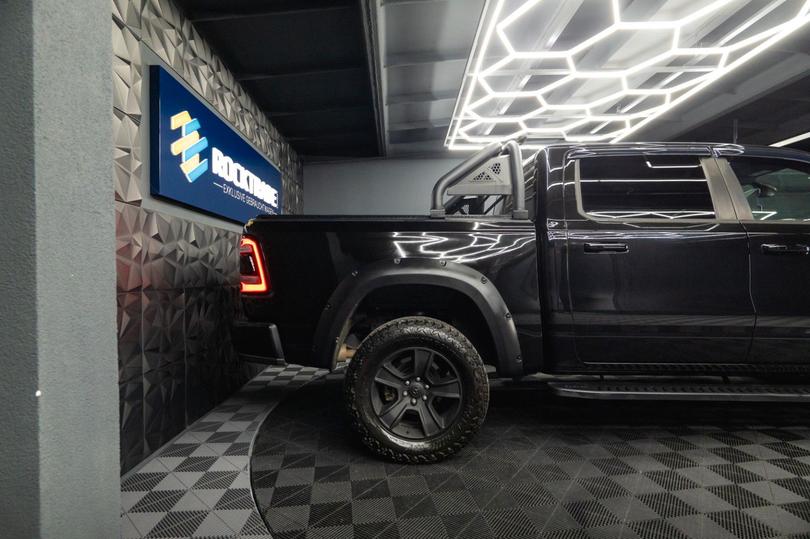 Fahrzeugabbildung Dodge RAM 5.7 V8 HEMI 4x4 LARAMIE Limited Offroad LED