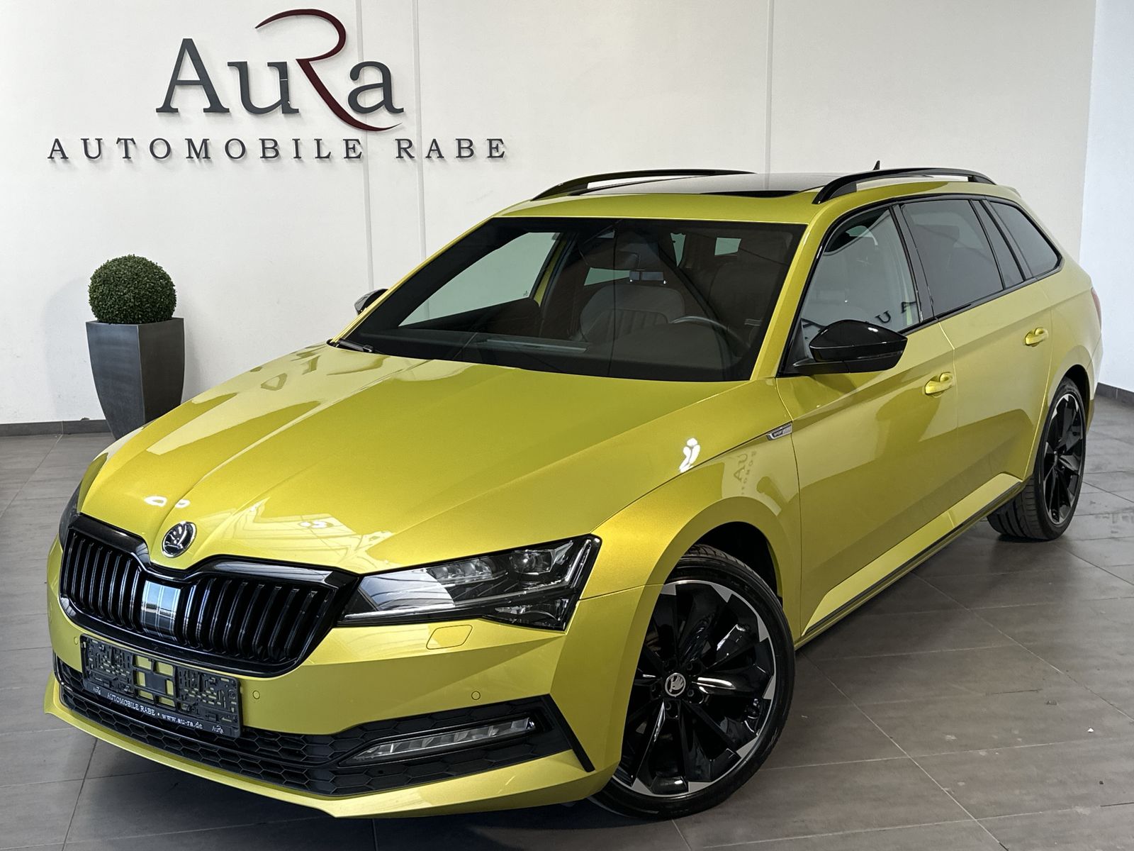 Fahrzeugabbildung SKODA Superb Sportline 4x4 NAV+LED+PANO+AHK+MEMORY+ACC
