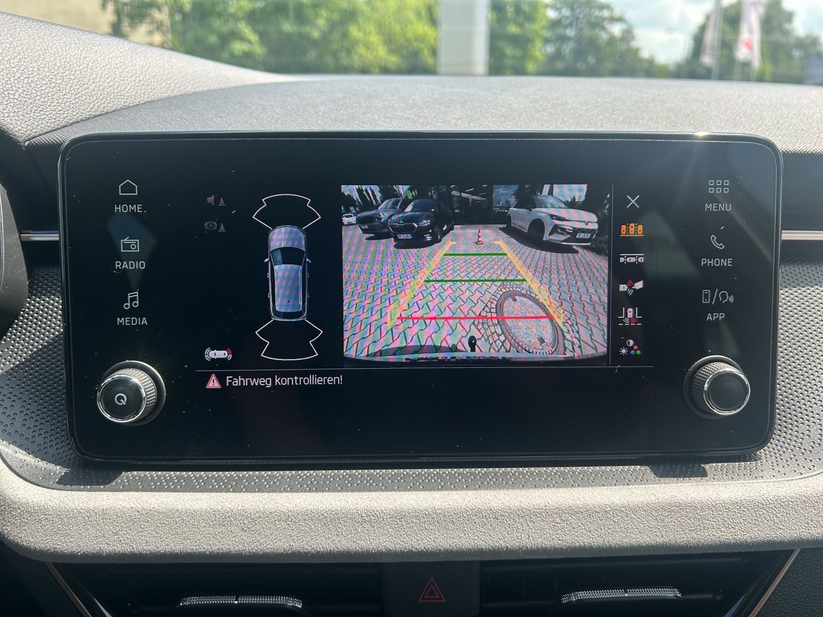Fahrzeugabbildung SKODA Kamiq 1.0 DSG Selection AHK MATRIX