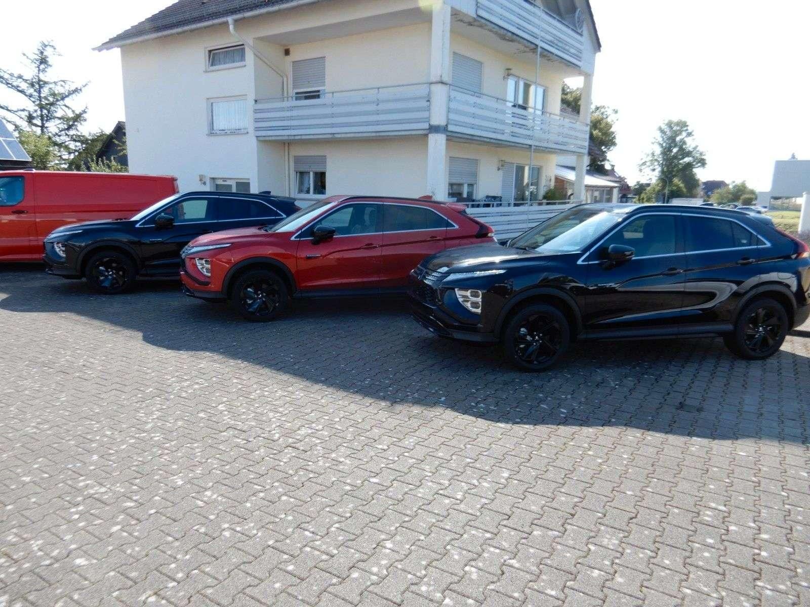 Fahrzeugabbildung Mitsubishi Eclipse Cross PHEV Plus Select Black 4WD LED