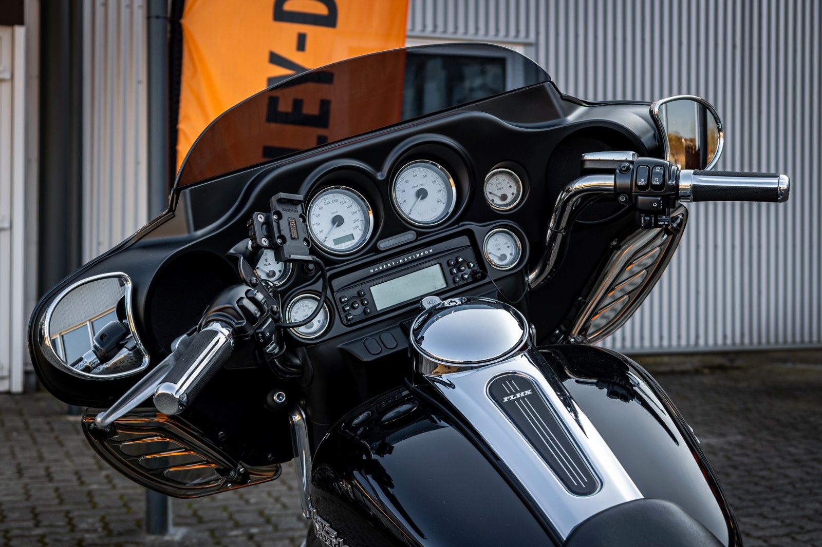 Fahrzeugabbildung Harley-Davidson FLHX Street Glide 103 cui - KERN-AUSPUFF