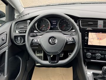 Volkswagen Golf Sound 1,0l TSI 110 PS 6-Gang