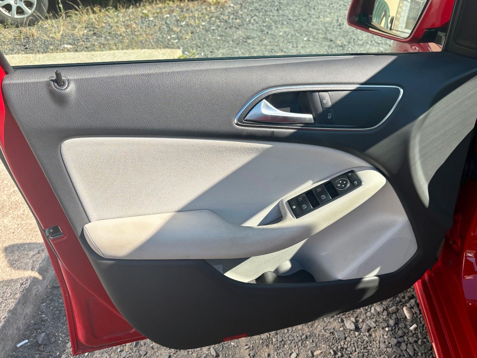 Fahrzeugabbildung Mercedes-Benz B 180 Xenon AHK 1.HAND Klima SCHECKHEFT SHZ PDC