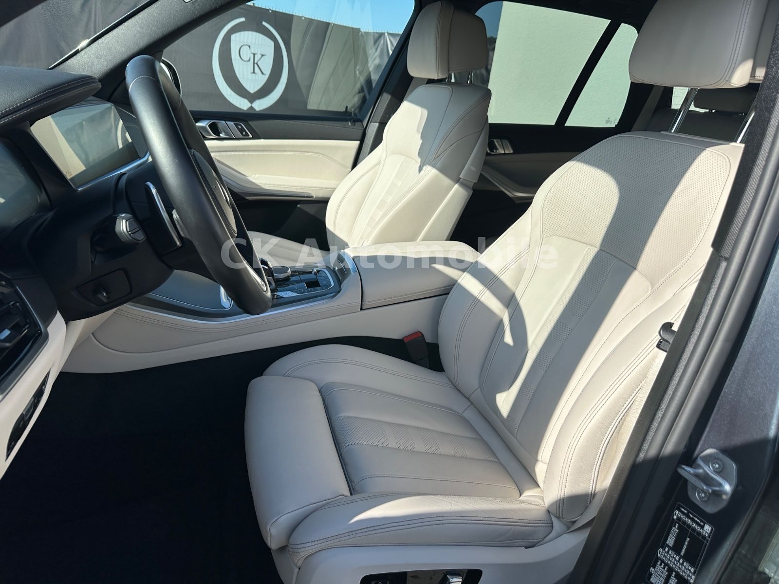 Fahrzeugabbildung BMW X5 xDrive 30d M-Sport/Navi/Head-Up/LED/22 Zoll