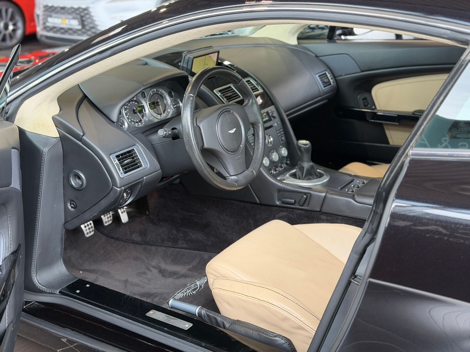 Fahrzeugabbildung Aston Martin Vantage  V8 KLIMA XEN NAV SHZ PDC LEDER