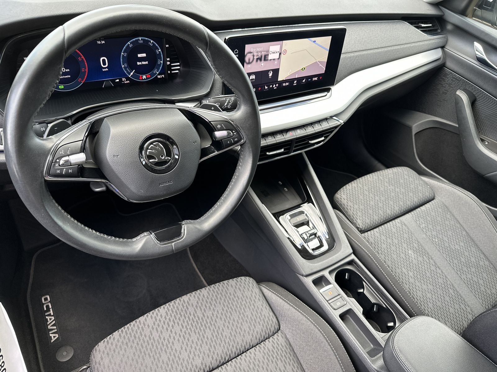 Fahrzeugabbildung SKODA Octavia Combi 2.0 TDI DSG Style NAV+LED+AHK+HUD