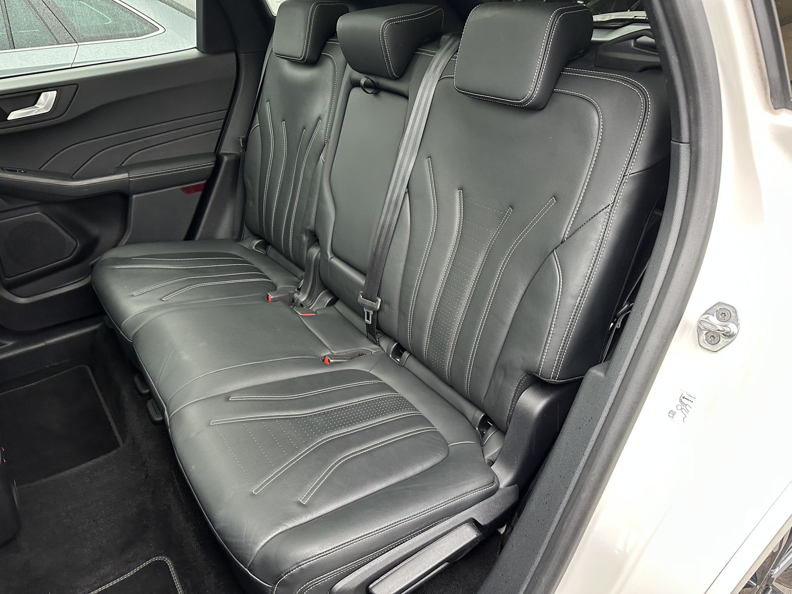 Fahrzeugabbildung Ford Kuga 2.0 EcoBlue 4x4 Vignale NAV+LED+AHK+PANO+VC
