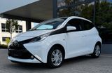 Toyota AYGO x-play AUTOMATIK*WENIG KM*KLIMA*KAM*TEL*LED - Toyota in Ludwigshafen