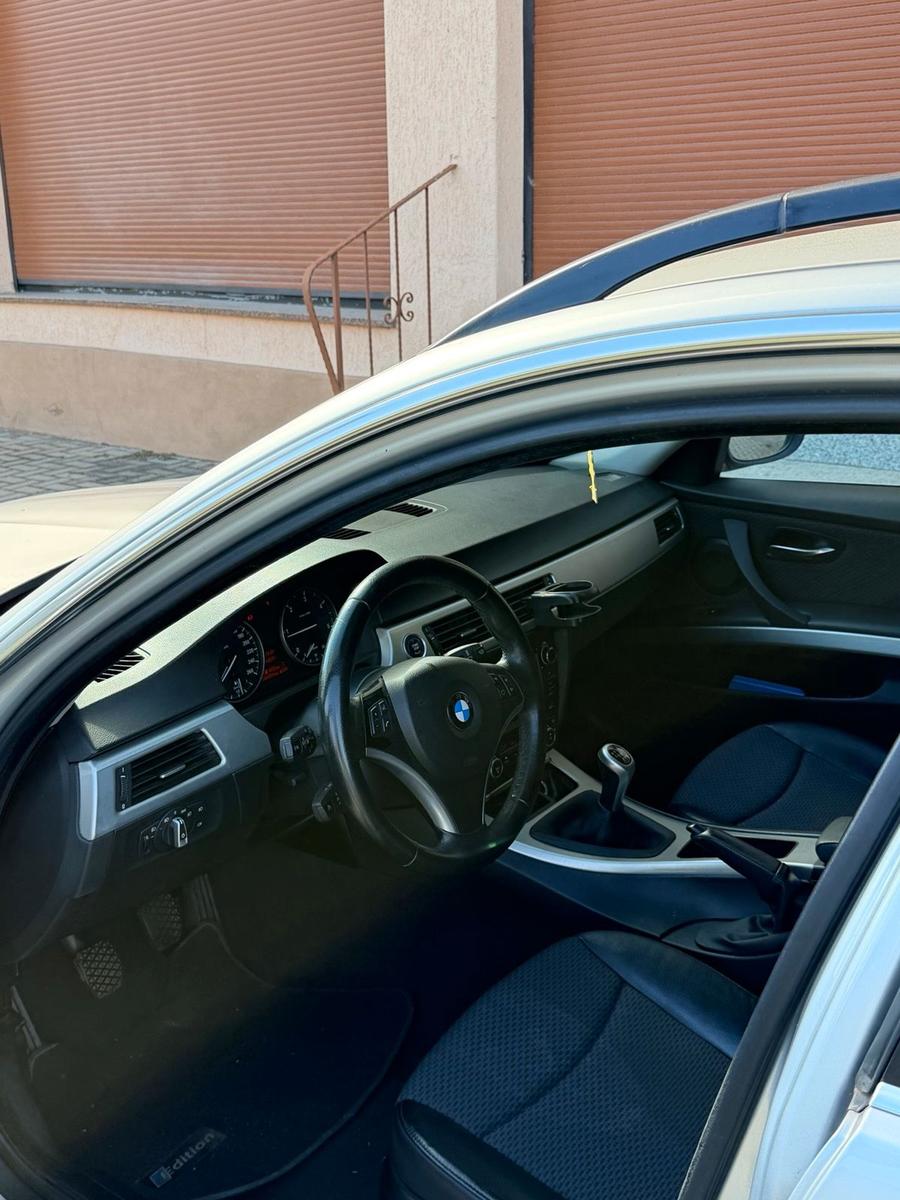 BMW 318 2009 — photo 8