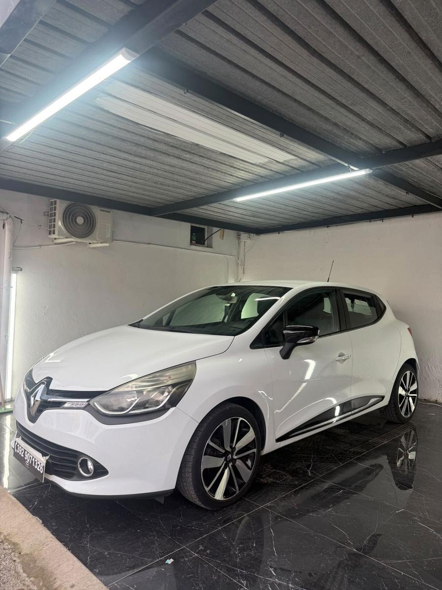 Renault Clio 2015 — interior