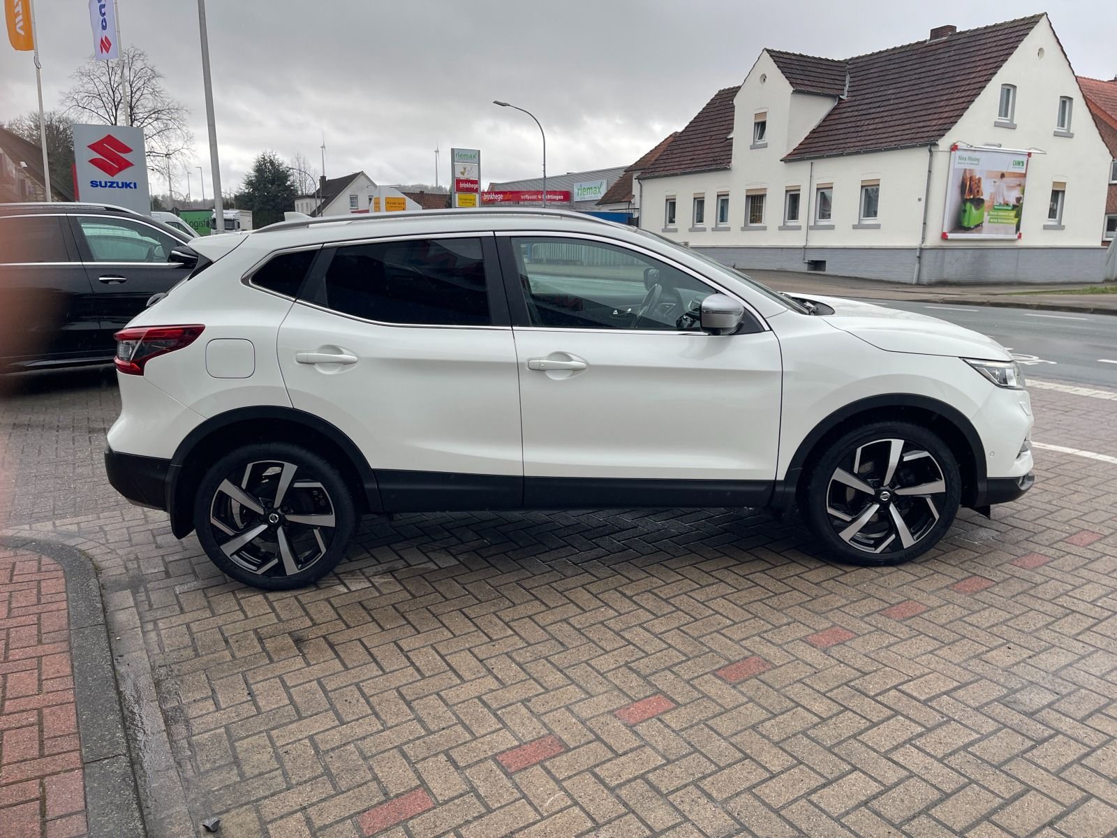 Fahrzeugabbildung Nissan Qashqai 1.3 DiG-T Tekna+ Automatik Leder Navi