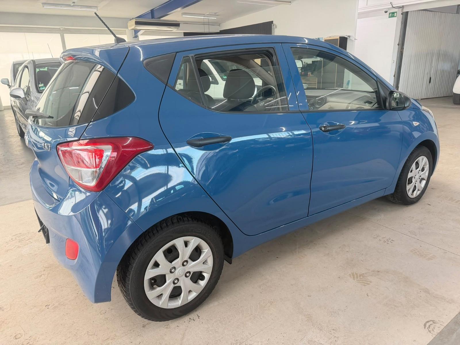 Hyundai i10 1.0 FIFA World Cup Edition