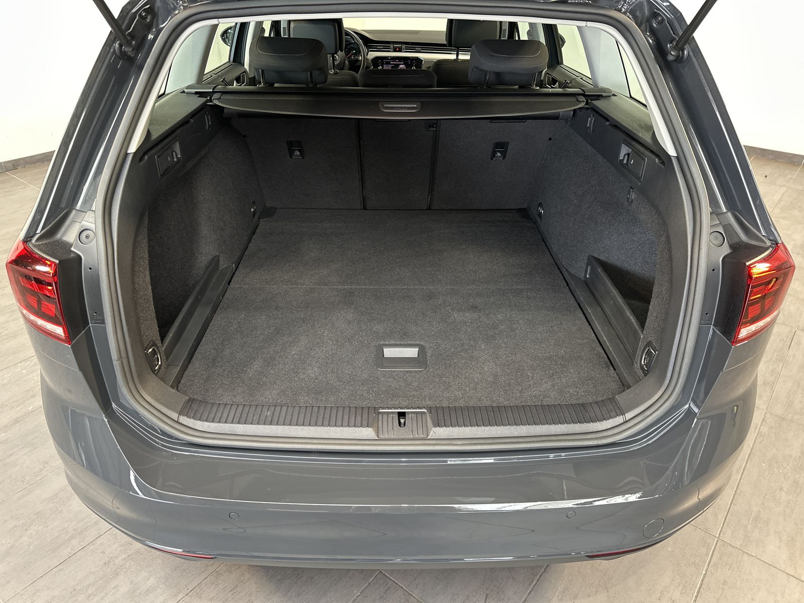 Fahrzeugabbildung Volkswagen Passat Variant 2.0 TDI DSG Business NAV+LED+ACC