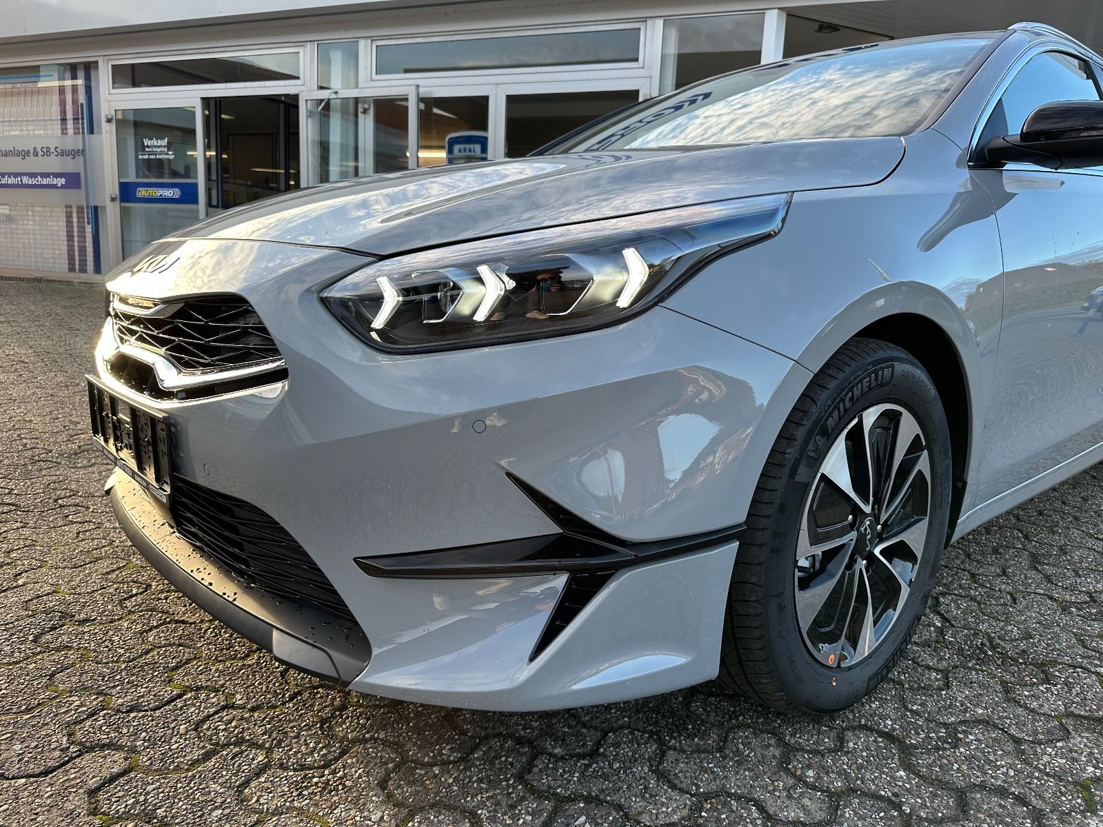 Fahrzeugabbildung Kia Ceed Sportswagon 1.0 T-GDi DCT Navi/GRA/Shzg/PDC