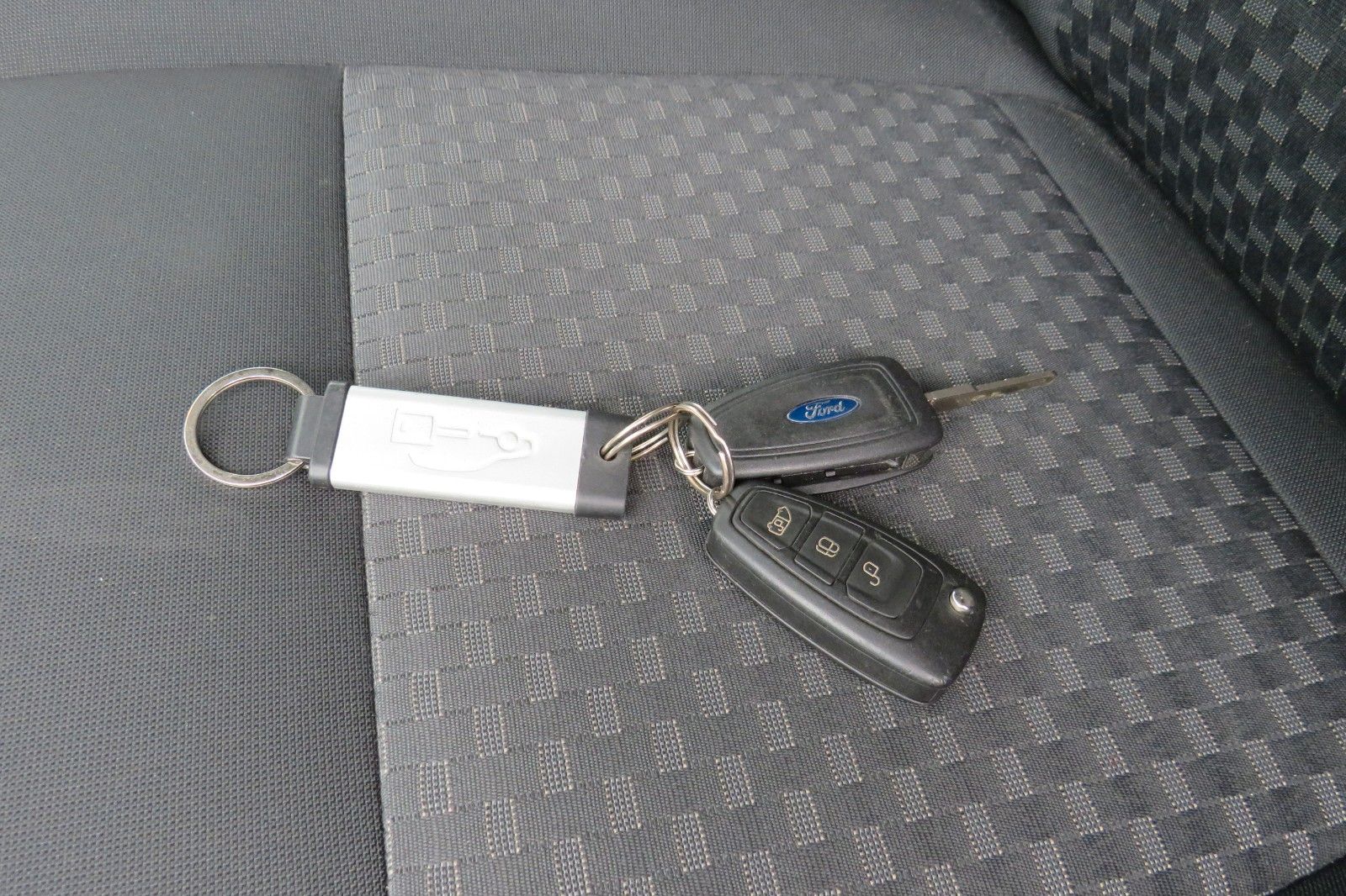 Fahrzeugabbildung Ford Transit Custom Kombi 320 L2 Trend